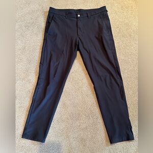 Lululemon Athletica Dark Grey/Charcoal commission slim dress pant 34L